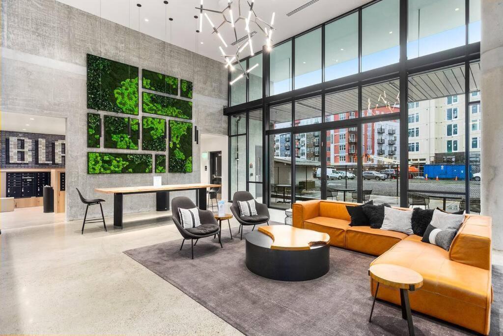 Airy And Open Corner Loft - 92 Walkscore Редмонд Экстерьер фото
